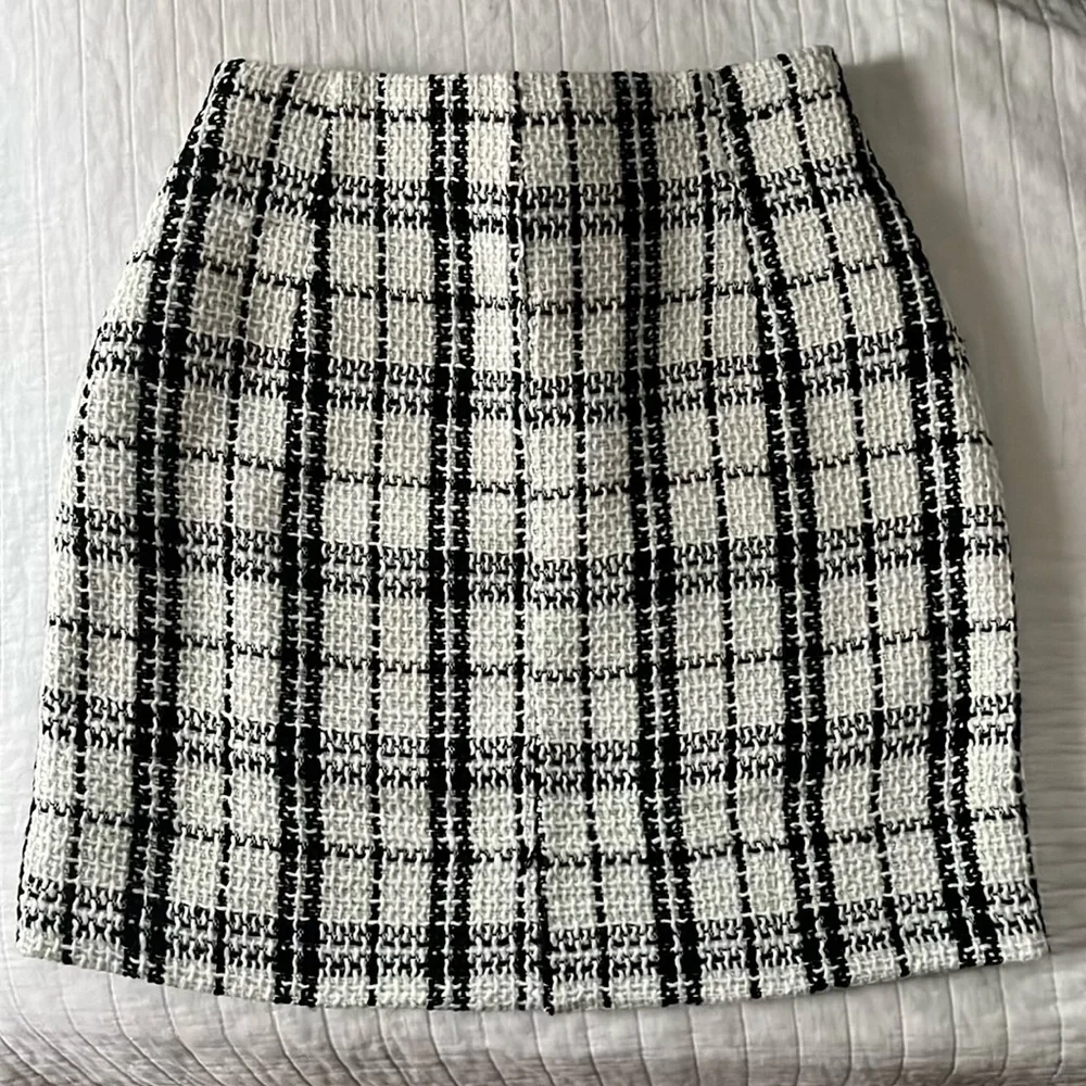Francesca’s plaid skirt - Picture 2 of 4